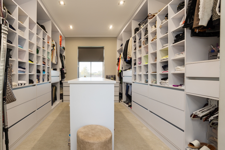 6 Bedroom Property for Sale in Winelands Western Cape